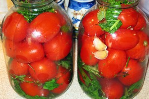 Квашеные помидоры с чесноком - вкусные зимние заготовки 