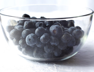 Что только из прекрасной чёрной ягоды не готовят: компоты, желе, сиропы, джемы, варенья и много других полезных блюд