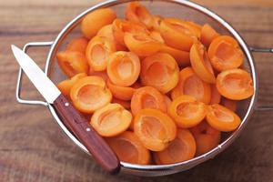 Как подготовить абрикосы к варке