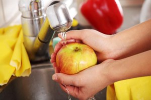 Правила подготовки яблок и посуды для приготовления яблочного сока на зиму