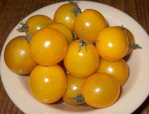 Соленые желтые помидоры станут прекрасной закуской зимой