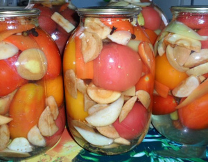 Вкусные помидоры с яблоками  - рецепты солений