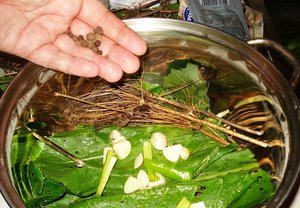 Вкусные хрустящие огурцы с листьями хрена - рецепт малосольных огурцов