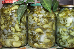 Способ приготовления салата из огурцов «Тёщины заготовки» на зиму