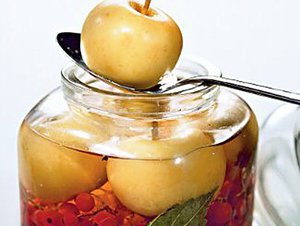 Вкусные моченые яблоки - как сохранить их зимой