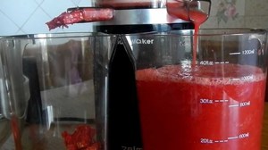 Сок из томатной пасты можно сделать очень быстро