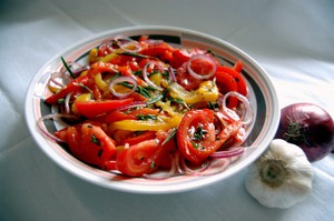 Салат с печеным болгарским перцем