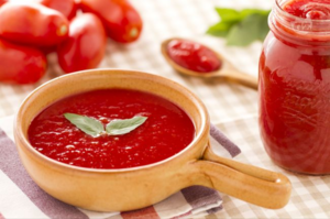 Существует много рецептов приготовления томатного соуса на зиму