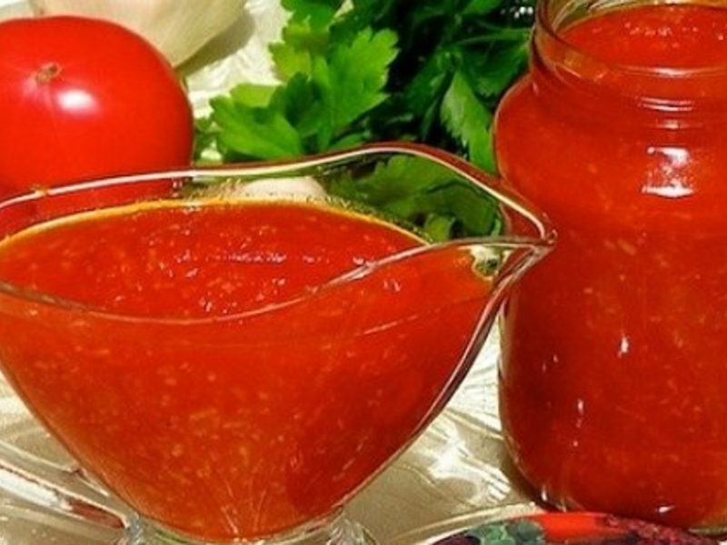 Сервировка томатного соуса