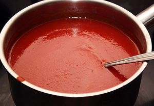 Варим томатное пюре легко