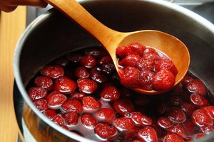 Рецепт вишнёво-клубничного компота