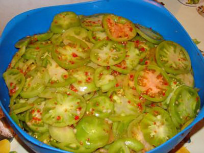 Салат зимний с зелеными помидорами на зиму