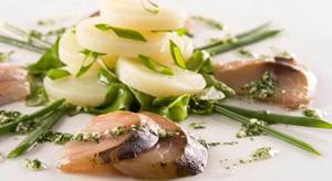 Рецепт салата с рыбой скумбрией