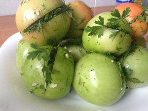 Через три дня зеленые помидоры квашеные быстрого приготовления (с фото) готовы.