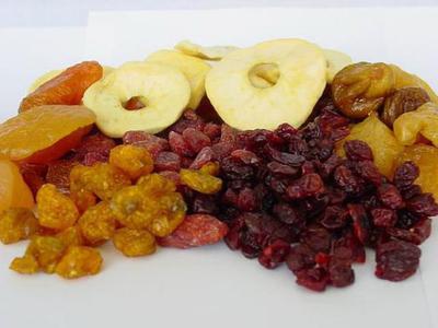 Сушеные фрукты: полезные свойства, как заготовить на зиму из свежих ...