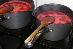 Особенности подготовки посуды для приготовления малинового варенья