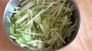 Сочный салат из редьки - пошаговый рецепт
