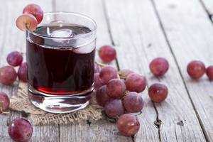 Сок из винограда изабелла