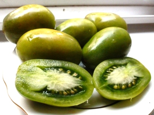 Маринованные зеленые помидоры дольками