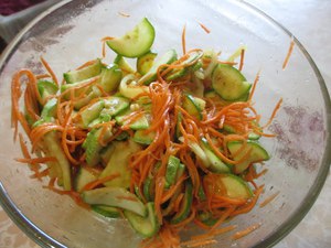 Как подавать салат из кабачков